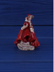 Винтажная фарфоровая статуэтка Top o the Hill из коллекционной серии Miniature Ladies от Royal Doulton. Выполнена и расписана вручную. Скульптор Leslie Harradine