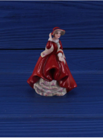Винтажная фарфоровая статуэтка Top o the Hill из коллекционной серии Miniature Ladies от Royal Doulton. Выполнена и расписана вручную. Скульптор Leslie Harradine