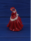 Винтажная фарфоровая статуэтка Top o the Hill из коллекционной серии Miniature Ladies от Royal Doulton. Выполнена и расписана вручную. Скульптор Leslie Harradine