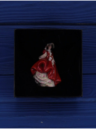 Винтажная фарфоровая статуэтка Top o the Hill из коллекционной серии Miniature Ladies от Royal Doulton. Выполнена и расписана вручную. Скульптор Leslie Harradine