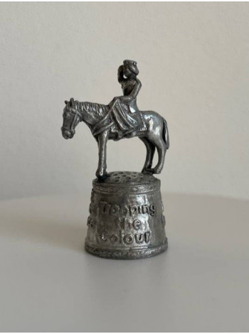 Коллекционный наперсток из пьютера The Retirement of Burmese от Warwick Thimbles