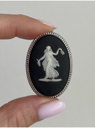 Винтажная брошь овальной формы редкого дизайна от Wedgwood чёрный Jasper
