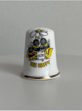 Коллекционный винтажный наперсток Bee Happy от Blue Waters с изображением пчел, пьющих чай с медом