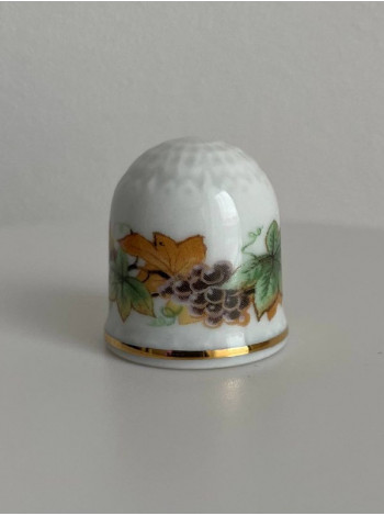 Коллекционный винтажный наперсток Grapevine (Grapes), изготовленный Florencia специально для Thimble Collectors Club. Чили, 1990-й год