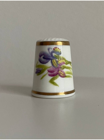 Винтажный коллекционный наперсток от Royal Worcester с изображением цветов, расписанный вручную художником B Walter. Англия, 1970-е годы
