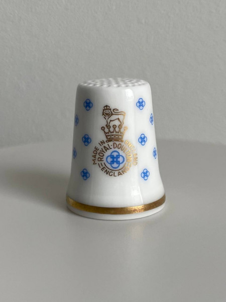 Винтажный коллекционный наперсток с логотипом компании Royal Doulton