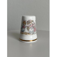 Винтажный коллекционный наперсток The Wedding (Summer) от Royal Doulton из коллекционной серии Brambly Hedge
