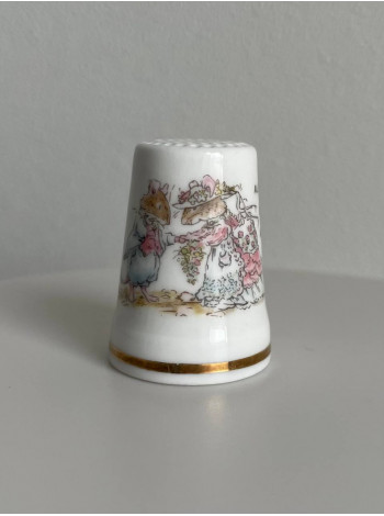 Винтажный коллекционный наперсток The Wedding (Summer) от Royal Doulton из коллекционной серии Brambly Hedge