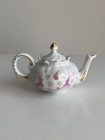 Винтажный миниатюрный чайник из коллекционной серии Miniature Teapot Collection от Porcelain Art в нежно-розовом оттенке с изображением цветов и золотым декором