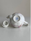 Винтажный миниатюрный чайник из коллекционной серии Miniature Teapot Collection от Porcelain Art в нежно-розовом оттенке с изображением цветов и золотым декором