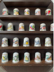 Полный комплект из 25 винтажных наперстков коллекционной серии Songbirds of the World от Franklin Porcelain. Вручную декорированы золотом 24 К
