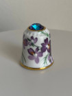 Коллекционный винтажный наперсток Violets с кристаллом на шляпке от Sutherland специально Thimble Collectors Club. Англия, 1980-е годы