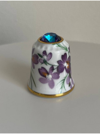 Коллекционный винтажный наперсток Violets с кристаллом на шляпке от Sutherland специально Thimble Collectors Club. Англия, 1980-е годы