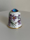 Коллекционный винтажный наперсток Violets с кристаллом на шляпке от Sutherland специально Thimble Collectors Club. Англия, 1980-е годы