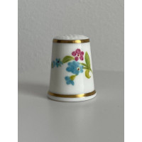 Винтажный коллекционный наперсток от Royal Worcester, расписанный вручную художницей Sue Waldron (Roberts). Англия, 1970-е годы