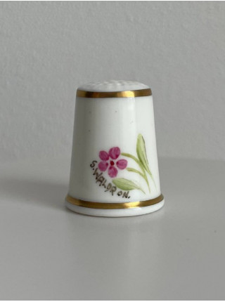 Винтажный коллекционный наперсток от Royal Worcester, расписанный вручную художницей Sue Waldron (Roberts). Англия, 1970-е годы