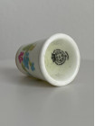 Винтажный коллекционный наперсток от Royal Worcester, расписанный вручную художницей Sue Waldron (Roberts). Англия, 1970-е годы