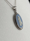 Винтажная подвеска редкого дизайна от Wedgwood