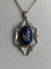 Винтажная камея в роскошной серебряной оправе редкого дизайна от Wedgwood