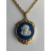 Винтажная позолоченная подвеска редкого дизайна от Wedgwood 