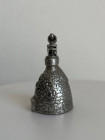 Винтажный коллекционный наперсток из пьютера Hornsea Pottery Potters Kiln в форме большой гончарной печи, в которую заглядывает гончар