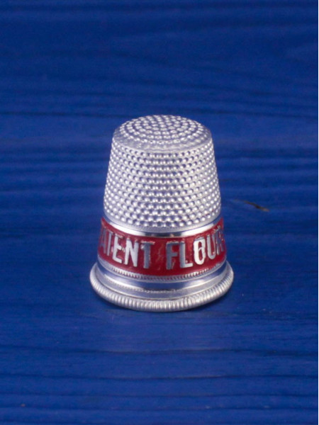 Винтажный наперсток Stanards Royal Patent Flour из коллекционной серии Advertising Thimbles (рекламные наперстки)