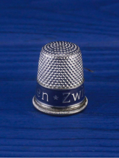 Винтажный наперсток Zwicky Nahseiden из коллекционной серии Advertising Thimbles (рекламные наперстки)