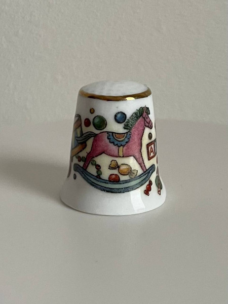 Westchester наперсток Bundle of Toys винтажный, коллекционный, фарфоровый, Thimble Collectors Club