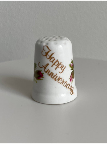 Коллекционный наперсток из английского костяного фарфора от Fenton с изображением роз и надписью Happy Birthday -  С Днем Рождения