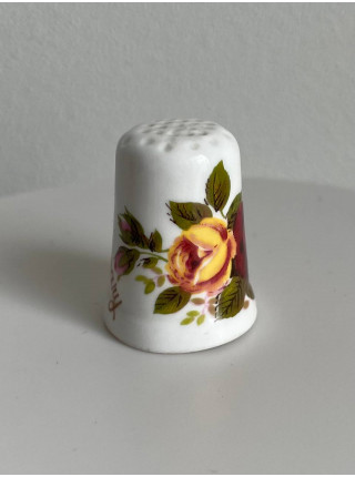 Коллекционный наперсток из английского костяного фарфора от Fenton с изображением роз и надписью Happy Birthday -  С Днем Рождения