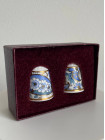 Пара винтажных коллекционных наперстков, выпущенная Derby Thimbles по заказу Past Times
