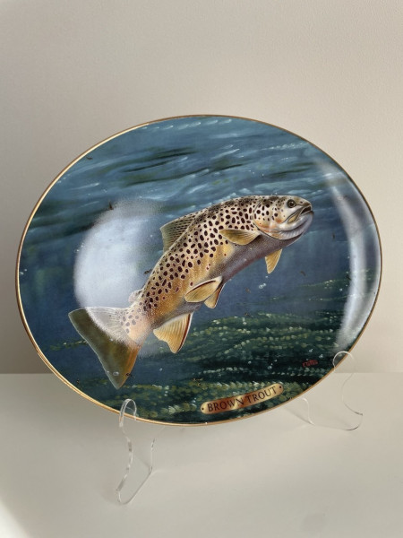 Винтажная декоративная фарфоровая тарелка Brown Trout (Коричневая форель) с изображением рыбы от The Bradford Exchange серии Fresh Water Game Fish of North America
