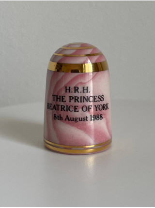 Редкий коллекционный наперсток H.R.H. - The Princess Beatrice Of York 8th August 1988, выпущенный Bouchet, рождение принцессы Беатрис (Beatrice)