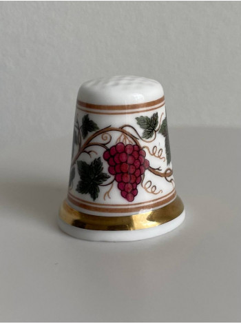 Винтажный коллекционный наперсток с золотым ободком Old London Grape из коллекционной серии The Wedgwood Museum Thimble Collection