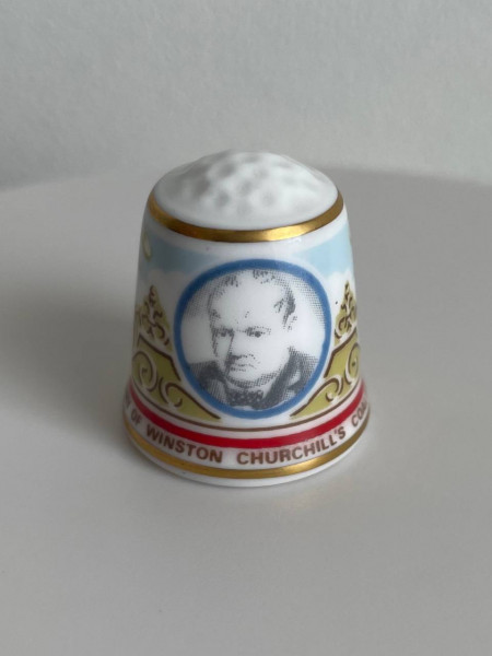 Винтажный коллекционный наперсток 13th May 1940 - 50th Anniversary of Winston Churchills Coalition Government, выпущенный Sutherland