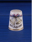 Винтажный коллекционный наперсток от Royal Worcester, выпущенный в Англии в 1981 году к свадьбе принца Чарльза (ныне король Карл III) и принцессы Дианы