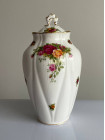 Большая винтажная ваза с крышкой (сосуд, урна) Old Country Roses от Royal Albert