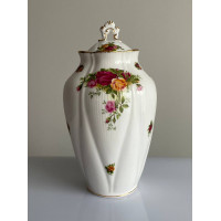 Большая винтажная ваза с крышкой (сосуд, урна) Old Country Roses от Royal Albert