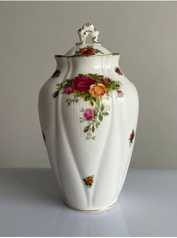 Большая винтажная ваза с крышкой (сосуд, урна) Old Country Roses от Royal Albert