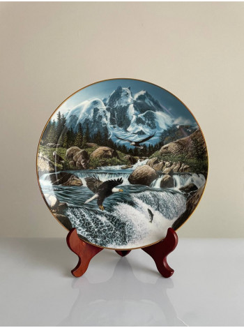 Декоративная винтажная тарелка Whitewater Falls из коллекционной серии Spirits of the Wild Cats Around the World от Danbury Mint