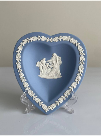 Wedgwood тарелка Червы, Черви, карточные масти, Веджвуд, винтажная, коллекционная, джаспер, бисквитный фарфор,1956 год