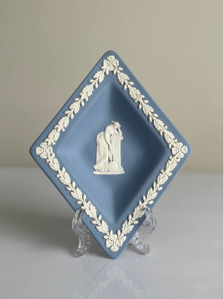 Wedgwood тарелка Буби, Бубны, карточные масти, Веджвуд, винтажная, коллекционная, джаспер, бисквитный фарфор, 1976 год