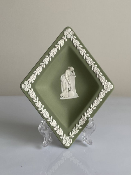 Wedgwood тарелка Буби, Бубны, карточные масти, Веджвуд, винтажная, коллекционная, джаспер, бисквитный фарфор