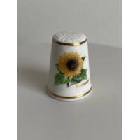 Винтажный наперсток Sunflower (Подсолнух) из коллекционной серии Flowers of the Poets, изготовленный Royal Grafton