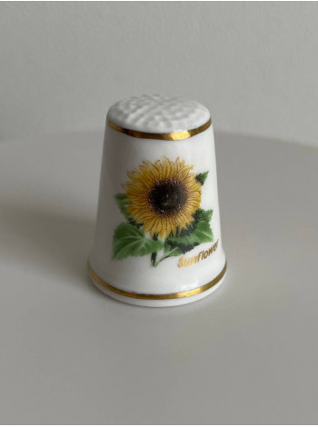 Винтажный наперсток Sunflower (Подсолнух) из коллекционной серии Flowers of the Poets, изготовленный Royal Grafton