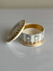 Винтажная шкатулка таблетница Welcome to Our New Royal Baby от Royal Collection, в честь рождения принца Луи, третьего ребенка Уильяма и Кейт