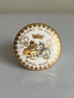 Винтажная шкатулка таблетница Welcome to Our New Royal Baby от Royal Collection, в честь рождения принца Луи, третьего ребенка Уильяма и Кейт