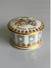 Винтажная шкатулка таблетница Welcome to Our New Royal Baby от Royal Collection, в честь рождения принца Луи, третьего ребенка Уильяма и Кейт