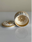 Винтажная шкатулка таблетница Welcome to Our New Royal Baby от Royal Collection, в честь рождения принца Луи, третьего ребенка Уильяма и Кейт