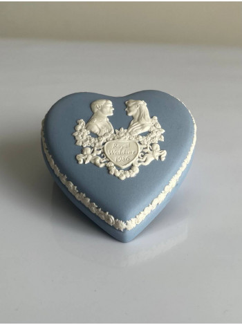 Редкая коллекционная винтажная шкатулка в форме сердца Royal Wedding, выпущенная Wedgwood в 1986 году к свадьбе принца Эндрю (Prince Andrew) и Сары Фергюсон